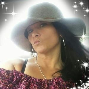 Meet your Posher, Lorie